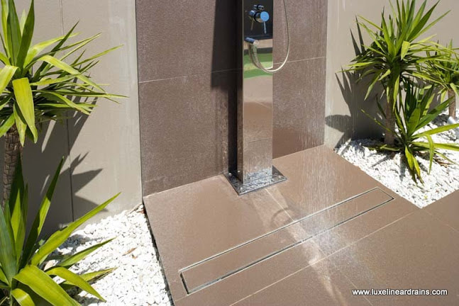 https://www.aksalesltd.com/uploads/1/0/8/4/108409485/05-luxe-linear-drains-outdoor-shower-tile-insert-linear-drain-close_orig.jpg
